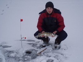 Я на Красковском озере зимой со щукой весом 600гр